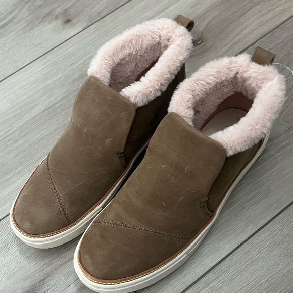 NWT TOMS Paxton Mid-Top Slip-On Women Sneaker Sable Leather Faux Fur 10016046 - Picture 7 of 8